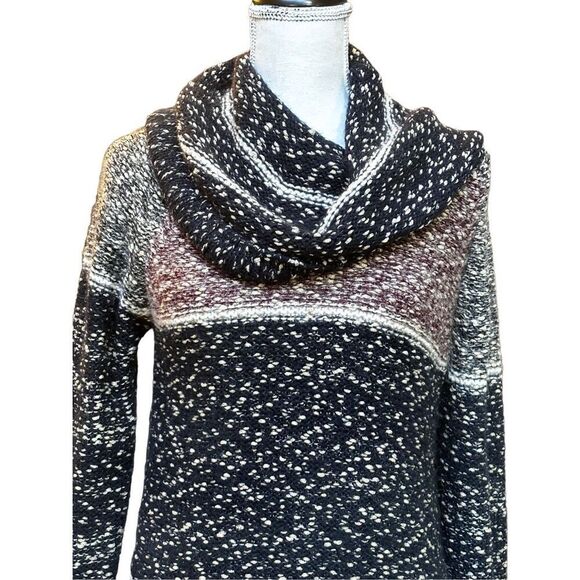 M. Rena long  cowl, neck, long sleeve turtle neck  wool and mohair blend - Picture 2 of 16
